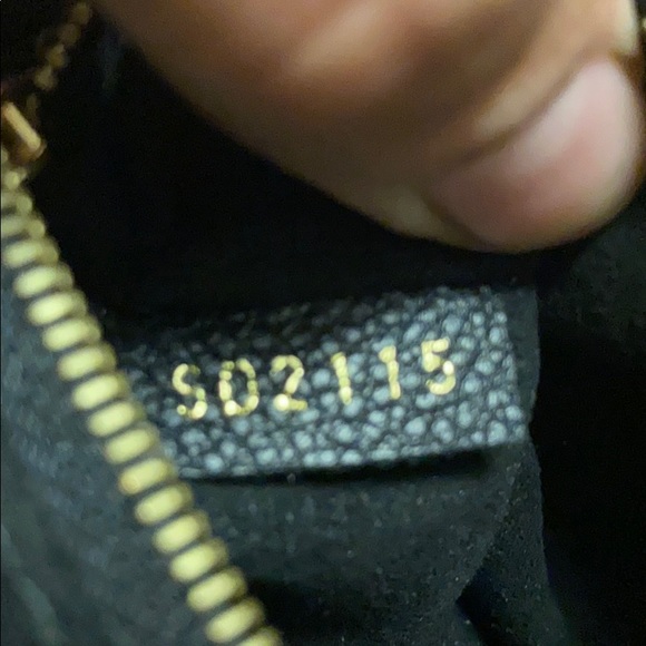 Black Louis Vuitton handbag - Picture 2 of 2